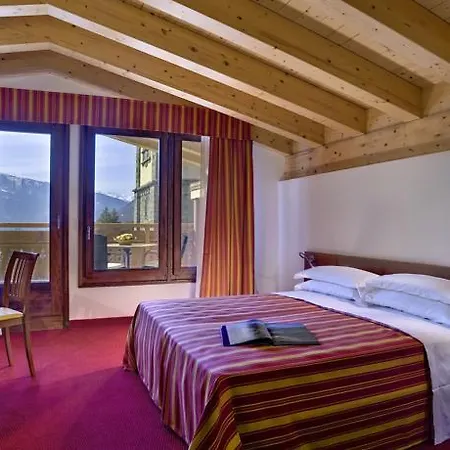 Sassella Hotel