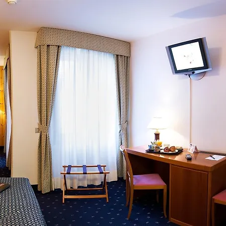 Sassella Hotel 3*