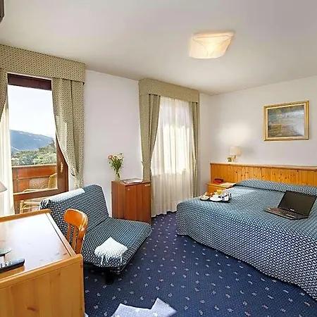 Sassella Hotel 3*
