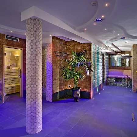 Sassella Hotel 3*