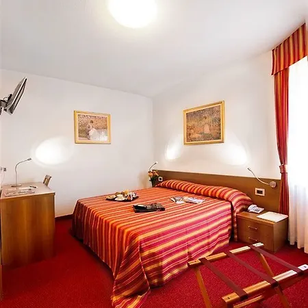 Hotel Sassella 3*