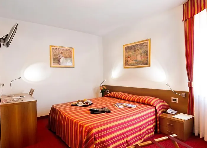Hotel Sassella 3*